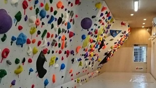 東京都のクライミング施設「ボルダリング deer（ディア）」